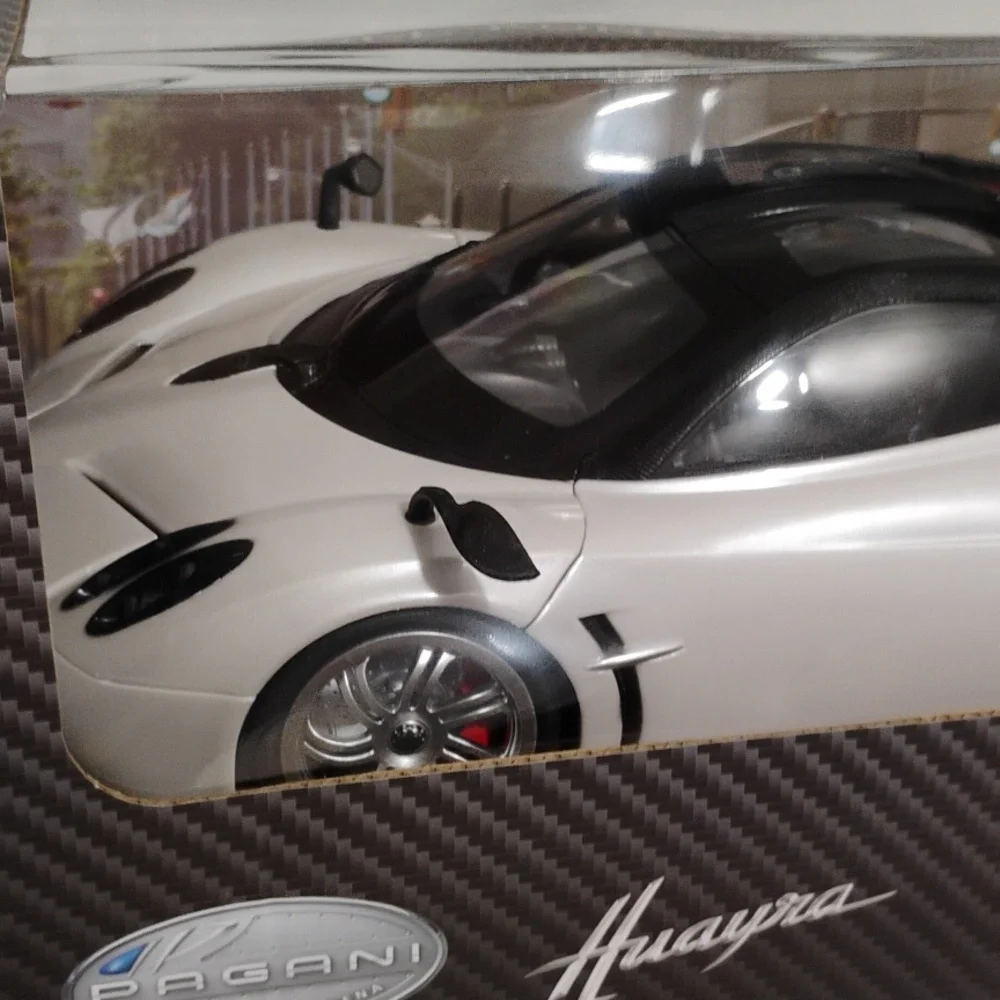 (A-4) NWT Pagani Huayra R/C Scale 1:14 Pearl White Sport Car Large